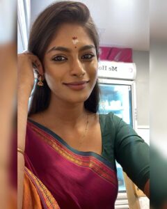 Vinusha Devi Instagram - இனிய தீபாவளி நல்வாழ்த்துக்கள் 🪔🙏🏾

#happydiwali2023 #shinebright #vinushadevi