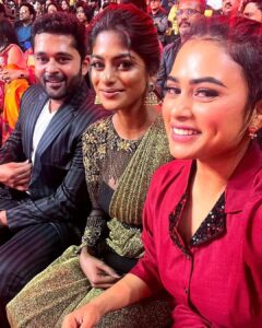 Vinusha Devi Instagram - A great evening ❤️ #8thvijaytelevisionawards 

Outfit : @studio149 
Jewellery : @fineshinejewels 

#barathikannamma #kannamma #vinushadevi