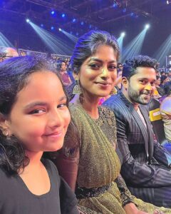 Vinusha Devi Instagram - A great evening ❤️ #8thvijaytelevisionawards 

Outfit : @studio149 
Jewellery : @fineshinejewels 

#barathikannamma #kannamma #vinushadevi