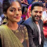 Vinusha Devi Instagram - A great evening ❤️ #8thvijaytelevisionawards Outfit : @studio149 Jewellery : @fineshinejewels #barathikannamma #kannamma #vinushadevi