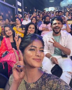 Vinusha Devi Instagram - A great evening ❤️ #8thvijaytelevisionawards 

Outfit : @studio149 
Jewellery : @fineshinejewels 

#barathikannamma #kannamma #vinushadevi