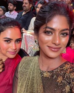Vinusha Devi Instagram - A great evening ❤️ #8thvijaytelevisionawards 

Outfit : @studio149 
Jewellery : @fineshinejewels 

#barathikannamma #kannamma #vinushadevi