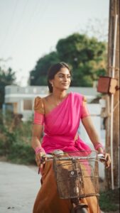Vinusha Devi Instagram - கறைகள் அண்டாத காற்றும் தீண்டாத
மனதுக்குள் எப்போது நுழைந்திட்டாய்…🙈❤️

Shot by @haran_official_ 
Dhavani @ivalinmabia 

#vinushadevi #dhavani #photoshoot #reelsinstagram