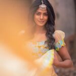 Vinusha Devi Instagram - Absolutely Loved my look for #vijaytelevisionawards - #preludeshow So cute & pretty outfit by @studio149 Accessories by @mspinkpantherjewel Photography by @haran_official_ Beautifully shot in a rustic place #vinushadevi #vijaytelevisionawards #preludeshow #bharathikannamma #kannamma