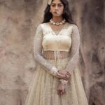 Vinusha Devi Instagram - BE YOUR OWN DREAMCATCHER ✨ Shot by @haran_official_ Outfit @studio149 Jewellery @fineshinejewels Mua @makeupbyvinushadevi #vinushadevi #barathikannamma #kannamma #deewanimastani #deewani #photoshoot