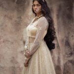 Vinusha Devi Instagram - BE YOUR OWN DREAMCATCHER ✨ Shot by @haran_official_ Outfit @studio149 Jewellery @fineshinejewels Mua @makeupbyvinushadevi #vinushadevi #barathikannamma #kannamma #deewanimastani #deewani #photoshoot