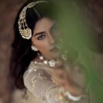 Vinusha Devi Instagram - BE YOUR OWN DREAMCATCHER ✨ Shot by @haran_official_ Outfit @studio149 Jewellery @fineshinejewels Mua @makeupbyvinushadevi #vinushadevi #barathikannamma #kannamma #deewanimastani #deewani #photoshoot