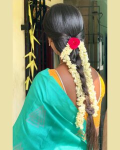 Vinusha Devi Instagram - இனிய தீபாவளி நல்வாழ்த்துக்கள் 🪔 

#vinushadevi #happydiwali