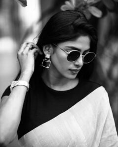 Vinusha Devi Instagram - Manjal veyil malaiyilea ✨

Inframe : @vinusha_devi 
Styling : @indu_ig 
Earrings : @adorebypriyanka 
Shot by : @haran_official_ 

#vinushadevi