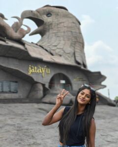 Vinusha Devi Instagram - Day 1 in varkala vacation #jatayu ❤️

#explorewithme #vacation #varkala #jatayuearthcentre #vinushadevi