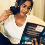 Vinusha Devi Instagram - Mornings with latte and a good book ❤️ Shot by @gk_.photography._ Mua @smokey_makeupbar_ #vinushadevi #goodmorning #recent4recent