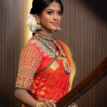 Vinusha Devi Instagram - @jastina_mua i just loved the way she kept my features enhanced not transformed ❤️ Event Organisers @mani_aka_mak media @teddy_palette Model @vinusha_devi Saree@aaryanairdesigns Blouse @sajna_bridal _wear_designer Jewels @aaranyarentaljewellery Veil @veilsbymsp Flowers @jayashree_hairstylist @manapookal Video and photography @sarancapture #vinushadevi #kannamma #bharathikannamma #bridalmakeup #mugurthamlook #model #jastinamua #photoshoot