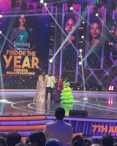 Vinusha Devi Instagram - 'Best Find- Vijay Television Awards-2022' 

Nothing short of a dream! 🥺

When I was called on the dias to receive the award from none other @praveen.bennett Sir, all I had in my heart was gratitude and only gratitude. 

Gratitude towards the audience who accepted me whole heartedly as Kannamma, Gratitude towards @globalvillagers our producer ‘venkatesh’ sir and @vijaytelevision whole team who trusted me with the character and let me live Kannamma in my way & last but not the least, heartful gratitude towards @praveen.bennett Sir who found me, mentored me, moulded me and made me believe I could be Kannamma in a very graceful way. 

I've put my heart and soul to fit myself as Kannamma and extremely happy that the Channel has rewarded me with a prestigious award within a really short span. 

I'm taking this as a recognition as well as a motivation to step further and work hard to give the best of the best to the audience who have accepted me on screen! 

Thankyou could be a small word, but it's filled all over heart! ♥️♥️♥️

I wanted to speak all this on the stage, but it was an extremely emotional moment that my eyes were welled up completely out of happiness and gratitude. 

THANK YOU SO MUCH ! 🧿❤️

With love, 
Vinusha Devi G 

Outfit : @studio149
Shot by : @haran_official_

#kannamma #barathikannamma #vijaytelevision #7thvijayteleawards #bestfindoftheyear