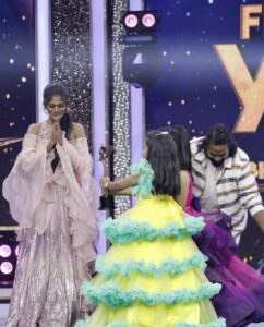 Vinusha Devi Instagram - 'Best Find- Vijay Television Awards-2022' 

Nothing short of a dream! 🥺

When I was called on the dias to receive the award from none other @praveen.bennett Sir, all I had in my heart was gratitude and only gratitude. 

Gratitude towards the audience who accepted me whole heartedly as Kannamma, Gratitude towards @globalvillagers our producer ‘venkatesh’ sir and @vijaytelevision whole team who trusted me with the character and let me live Kannamma in my way & last but not the least, heartful gratitude towards @praveen.bennett Sir who found me, mentored me, moulded me and made me believe I could be Kannamma in a very graceful way. 

I've put my heart and soul to fit myself as Kannamma and extremely happy that the Channel has rewarded me with a prestigious award within a really short span. 

I'm taking this as a recognition as well as a motivation to step further and work hard to give the best of the best to the audience who have accepted me on screen! 

Thankyou could be a small word, but it's filled all over heart! ♥️♥️♥️

I wanted to speak all this on the stage, but it was an extremely emotional moment that my eyes were welled up completely out of happiness and gratitude. 

THANK YOU SO MUCH ! 🧿❤️

With love, 
Vinusha Devi G 

Outfit : @studio149
Shot by : @haran_official_

#kannamma #barathikannamma #vijaytelevision #7thvijayteleawards #bestfindoftheyear