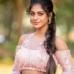 Vinusha Devi Instagram - My look for 7th annual vijay television awards was so excited & blessed to a part of it 🌸 A huge thanks my team who made to look so elegant on my special day ❤️ Outfit @studio149 Hair @durga_hair_stylist Photography @dhanush__photography #vinushadevi #7thvijayteleawards #bharathikannamma #kannamma #vijaytelevisionawards