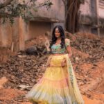 Vinusha Devi Instagram - Absolutely Loved my look for #vijaytelevisionawards - #preludeshow So cute & pretty outfit by @studio149 Accessories by @mspinkpantherjewel Photography by @haran_official_ Beautifully shot in a rustic place #vinushadevi #vijaytelevisionawards #preludeshow #bharathikannamma #kannamma