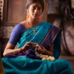 Vinusha Devi Instagram - அழகு ❤️ Ft @vinusha_devi Styled by @indu_ig Shot by @bhagathmakka Makeup @makeupbyvinushadevi Hairstylist @noormakeup_mehndi Jewellery @fineshinejewels #vinushadevi #kannamma #barathikannamma #photoshoot #80s #love #saree #instafashion