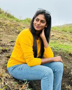 Vinusha Devi Instagram - Be-YOU-tiful 🌻

#vinushadevi #healing #positivevibes