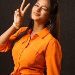 Vinusha Devi Instagram - Watch barathikannamma season 2 team on #startmusicseason4 today @vijaytelevision and have a entertaining sunday 🧡 #vinushadevi #barathikannamma2 #kannamma #chithra