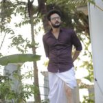 Vishnu Instagram - A simple Veshti n shirt looks better than a thousand business suits 😎 P.c @storiesbysidhu thanx for a amazing pics machan 🙌🏻 . . . #traditional #veshtisattai #love #passion #goals #kollywood #fitness #model #befit #actorlife