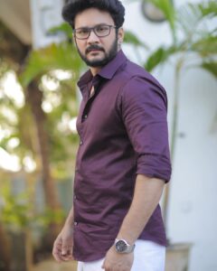 Vishnu Instagram - A simple Veshti n shirt looks better than a thousand business suits 😎
P.c @storiesbysidhu thanx for a amazing pics machan 🙌🏻 
.
.
.
#traditional #veshtisattai #love #passion #goals #kollywood #fitness #model #befit #actorlife
