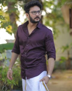 Vishnu Instagram - A simple Veshti n shirt looks better than a thousand business suits 😎
P.c @storiesbysidhu thanx for a amazing pics machan 🙌🏻 
.
.
.
#traditional #veshtisattai #love #passion #goals #kollywood #fitness #model #befit #actorlife