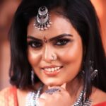 Vishnu Priya Instagram - Silk Smitha mam re-creation ❤️ Makeupartist : @rekha_.makeupartist Artist @ivishnupriyagandhi GOLDEN OPPORTUNITY for all those who wants to Succeed in their career 🔥 Become A BOSS of your own business 16 Days Advanced Bridal course with International Certification accredited by IAO ( certificate valid across all the countries - worldwide) Become Professional Makeup Artist in Just 16days of Intense Training by International Certified celebrity Makeup Artsit Rekha.. To Join our Upcoming Masterclass on OCTOBER 28- NOVEMBER 11 Call or Watsapp 📞 9566031245 What Can I Learn from this Course? MAKEUP # Skincare # Skin preparation # Understanding n analysing client skin # Product knowledge # Choosing right foundation # Selecting concealer shades # Lens n lashes application # Self grooming # Eyebrow defining # Placement of eyeshadows # Perfect wing liner # Contouring techniques # Glitters n pigments application # Live demo sessions # HD makeup # Waterproof n transfer proof makeup # Airbrush makeup Hands on practice session #brazilian makeup techniques HAIRSTYLE * Product knowledge * Hair preparation * Hair sectioning parting * Blow dry techniques * Crimping * South Indian jadai * Hair extension technique * Types of curls * Messy bun * Different types of braids * Bridal hairstyles * Front hair variation * Maang tikka fixing 😊 10 Different types of Makeup 😊 10 Different types of saree draping 😊15 + different types of hairstyles 😊Hands on practice session with Products provided by our Academy 😊Different Type of Flower Making 😊MAHENDHI CLASS 😊NAILART CLASS 😊REALISTIC GODDESS MAKEUP 😊SFX MAKEUP 😊SELF GROOMING Session BENEFITS : ✅ACCOMIDATION &FOOD FREE FOR OUTOFSTATION STUDENTS ✅ 2 PORTFOLIO SHOOT FREE ✅ LEATHER VANITY TROLLEY FREE ✅BRANDED EYESHADOW FREE ✅JEWELLERY SET FREE ✅PHOTOSHOOT FREE LIMITED SEATS ONLY Reach Us to know Further Details ☎️9566031245 #silk #silksmitha #recreation #markantony #sjsurya #vishal #reelsinstagram #reelsviral #viral #trending #chennaimua #chennaimakeupartist #makeupartist #muachennai #rekhamakeupartist #trendingreels #tamil #tamilcinema #instadaily #vishnupriya #silksmithafans #reels #exploremore Rekha Makeup Artist - Professional Makeup Artist in Chennai