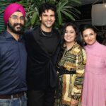Vivek Dahiya Instagram - Another year wiser, another chapter begun. Grateful for the memories behind and the adventures ahead. Here's to all these beautiful people who I refer to as F.R.I.E.N.D.S !! - Part 1