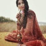 Vrushika Mehta Instagram - ज़रिया 🪔 . P.S: Consider this as my solo pre-wedding 🫣 📸 @ad_wait8 Edited by: @randomankit04 Thank you @kadhuwabanaras for customising this beautiful bridal saree for me ❤️ #wedding #bride #weddingphotography #bridalsarees #picoftheday