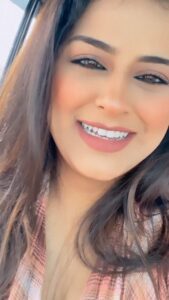 Yamini Singh Instagram - Teen Cheez bas 🤭

@khesari_yadav 🖤🦁