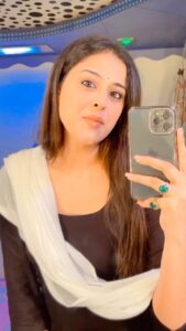 Yamini Singh Instagram - 🤭

@khesari_yadav 🖤 @raniactres88 ❤️