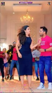 Yamini Singh Instagram - Lalka T-Shirtwa !! 1Million Reels🥰🥰 All Over Youtube Views Crossed 70 Million Views😊😊 
@khesari_yadav @yaminisingh_official @iakhileshkashyap @satishsinghbabuaan @itsanujaryan @sdeepu_singh @singhvivek08 @amitpandey6974 @music_arya_sharma