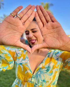 Yamini Singh Instagram - “When I’ll fall in love, it will be forever.” ♾️

#yaminisingh