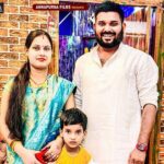 Yamini Singh Instagram - शादी की सालगिरा मुबारक हो भइया और भाभी ❤️ आप दोनों ऐसे ही हमेशा खुश और साथ रहें । मेरे हिस्से की ख़ुशी और उमर भी आपको मिले भइया 🥹