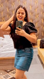 Yamini Singh Instagram - Lalka tshirt wala @yaminisingh_official @khesari_yadav @shilpi_raj_personal