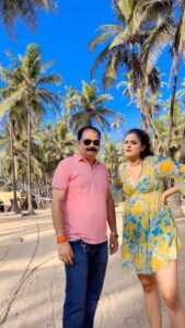 Yamini Singh Instagram - Ek LBP Sir ke saath🫶🏻 @lalbabupandit_official sir🥀 
@khesari_yadav 🖤🦁