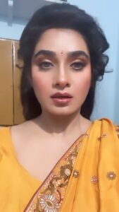 Yamini Singh Instagram - 🔴ka #tshirt wa wala 
 ⚡️⚡️⚡️⚡️⚡️⚡️⚡️⚡️
Love to watch you dear @yaminisingh_official 🔴🔴🔴🔴
 #superhit #song