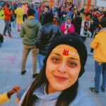 Yamini Singh Instagram - Apne Upar Itna Bharosa karo Ke Bhramhaand ke paas Tumhe sab kuch dene ke alaawa Koi Vikalp hi na Bache... मेरा ये ख़्वाब पूरा करने के लिए दिल से शुक्रिया 🥹🙏🏻 रख विश्वास , तू है शिव का दास । ✨♥️ #harharmahadev #yaminisingh #kedarnath