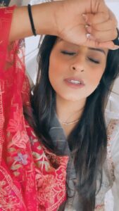 Yamini Singh Instagram - Kaun hai woh idiot ??? 😒🤨

#yaminisingh