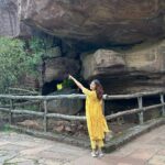 netri nisarg trivedi Instagram – Bhimbetka Caves! 
Google for more information! 
Swipe ➡️➡️➡️ Bhimbetka rock shelters