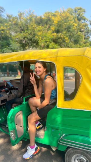 Aahana Kumra Instagram - A beautiful morning! 🌞🌸🦚
No point for guessing! 🦚🏞️💕
Spotted a peacock, parrots, mynahs, red wattled lapwing, squirrels and so many trees! Central Park! Oh Jaipur! 🌸🌸I’m in love with you! 💕🌸🏞️🦚🧿🇮🇳
#pinkcity 
#jaipur 
#wintermorning 
.
.
.
.
#winterinhere #winterwonderland #jaipurdiaries #aahanakumra #winter #pinkcityjaipur #runnersofinstagram #runners