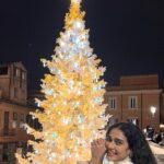 Aakanksha Singh Instagram - Merry Christmas everyone from me and mine to you and yours 🎅🎄🥂♥️🎁 Live,love and celebrate with your loved ones,wish for their best and be grateful 🧡🧿 #merrychristmas #christmas2023