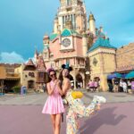 Aakriti Rana Instagram - Koi mujhe @bahaar_art se bachao 🤣🤣🤣 Look at @travelwithsearats having so much fun while watching our cat fight 🥲 Tag a friend who you fight with all the time but can’t stay a day without talking to her 😋 #aakritirana #catfight #funnyvideos #reelsinstagram #travelbloggers #instagramvsreality #realitycheck #girlfriend