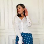 Aashika Bhatia Instagram - Mai hosh tu nasha🤍💙 Outfit: @nazaakatsj