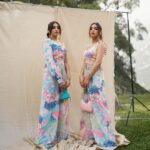 Aashna Shroff Instagram - Forever twinning and winning 🩷 For @payalsinghal’s beautiful Demi-Couture SS24 show!🌺🌸 Make up- @smitartist Hair- @nidhiiigada 📸- @assd_khan