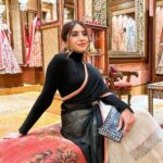 Aashna Shroff Instagram - @sabyasachiofficial launched his flagship store in Mumbai last evening, with each corner as majestic as the next. From the most unbelievable collection of art that encapsulates you as soon as you enter, to the stunning bridal collection and the breathtaking jewellery, it’s not just a store, but an experience. Magical would be an understatement 🤍✨