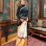 Aashna Shroff Instagram - @sabyasachiofficial launched his flagship store in Mumbai last evening, with each corner as majestic as the next. From the most unbelievable collection of art that encapsulates you as soon as you enter, to the stunning bridal collection and the breathtaking jewellery, it’s not just a store, but an experience. Magical would be an understatement 🤍✨