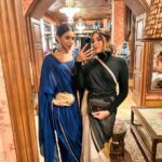 Aashna Shroff Instagram - @sabyasachiofficial launched his flagship store in Mumbai last evening, with each corner as majestic as the next. From the most unbelievable collection of art that encapsulates you as soon as you enter, to the stunning bridal collection and the breathtaking jewellery, it’s not just a store, but an experience. Magical would be an understatement 🤍✨