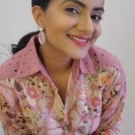 Aastha Chaudhary Instagram – Hello 🙋‍♀️🌸💖
#weekendmood #happyvibes 

Wearing- @labelishnya
Earrings- @saralbyanukriti India