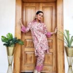 Aastha Chaudhary Instagram – “Grow through what you go through.”
💖🌸✨️

Wearing- @labelishnya 
Earrings- @saralbyanukriti

#homegrown #madeinindia #madewithlove #summervibes #cottonoutfit #labelishana #aasthachaudhary #collaborationindia India